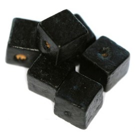 Ξύλινες μαύρες κύβος 12mm(10 τεμ)